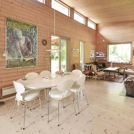 4 Bedroom Beach Front Home In Stege * Stege